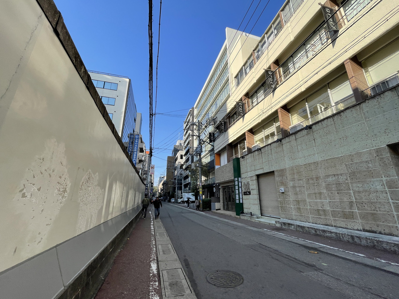 セントベーネビル前面の新雁林町通り
