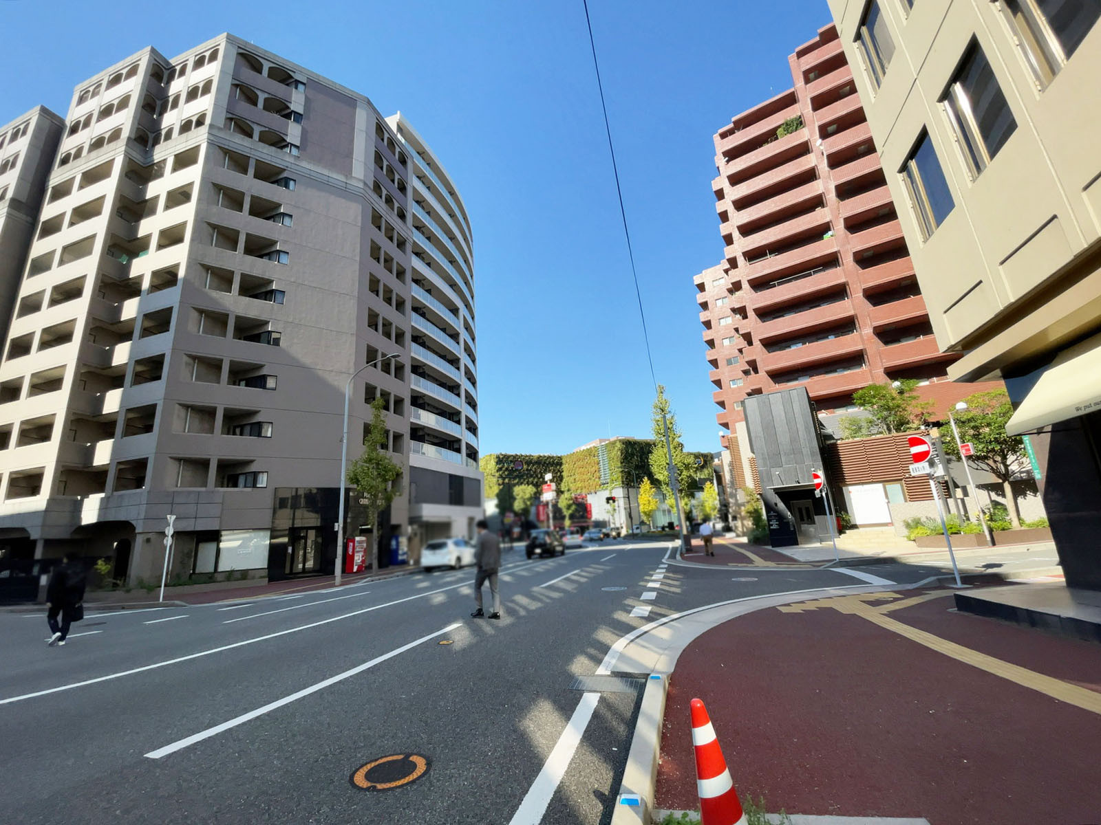 興産ビル前面の通り