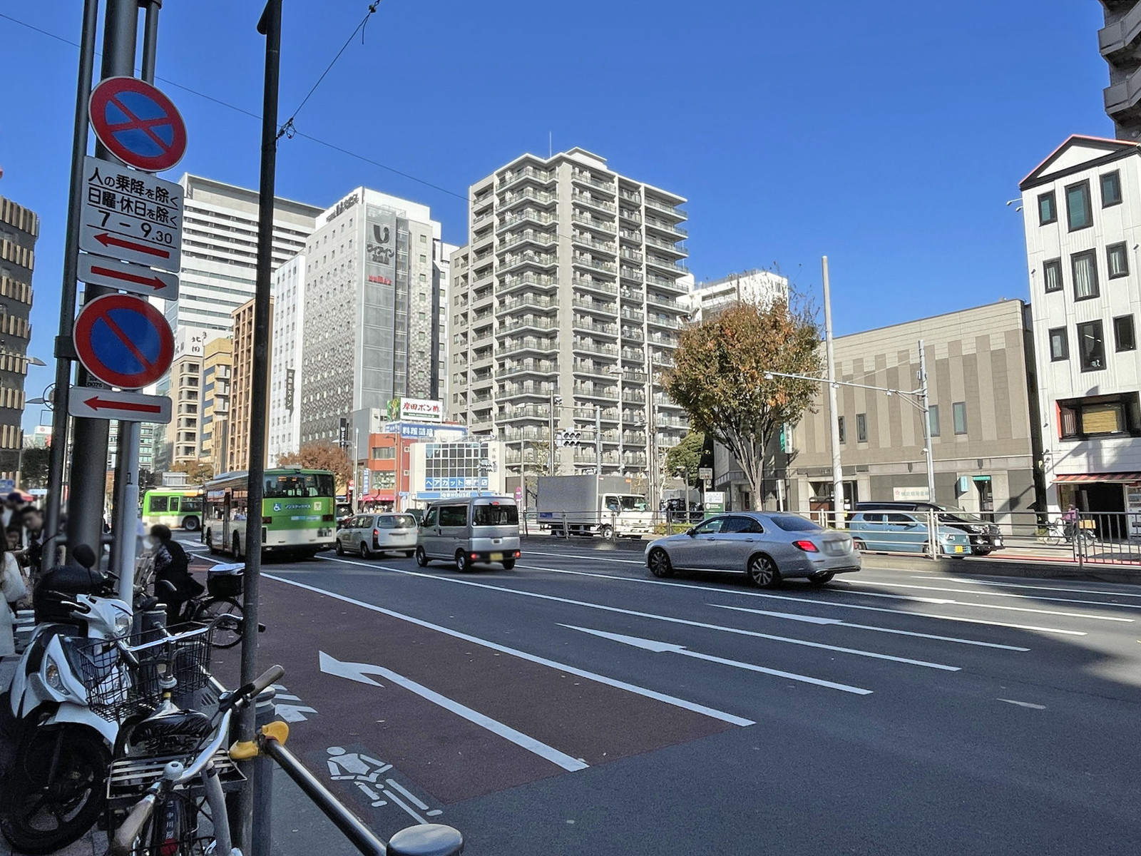 アーバンメイツ前面の晴海通り