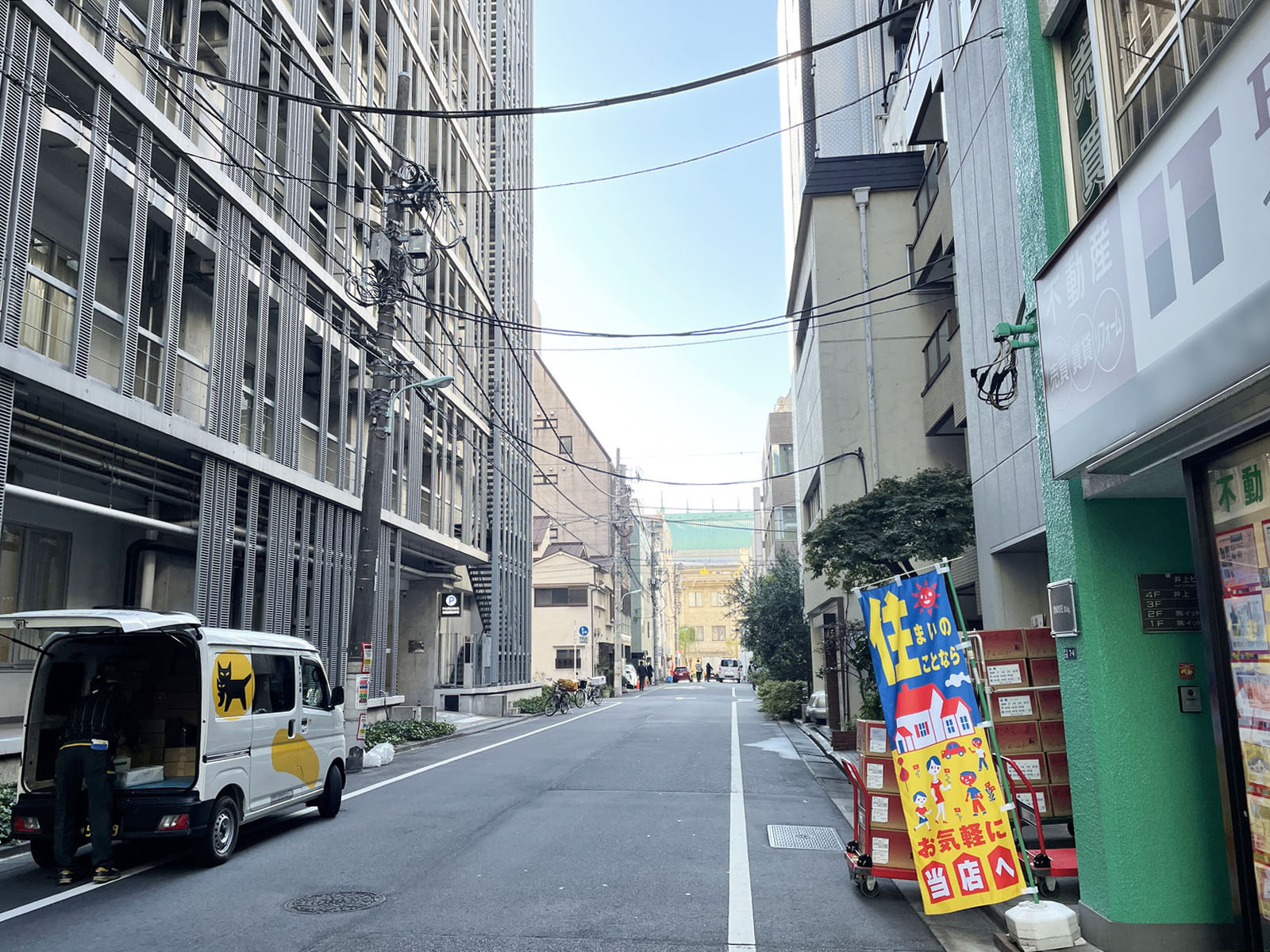 トーソービル前面の通り