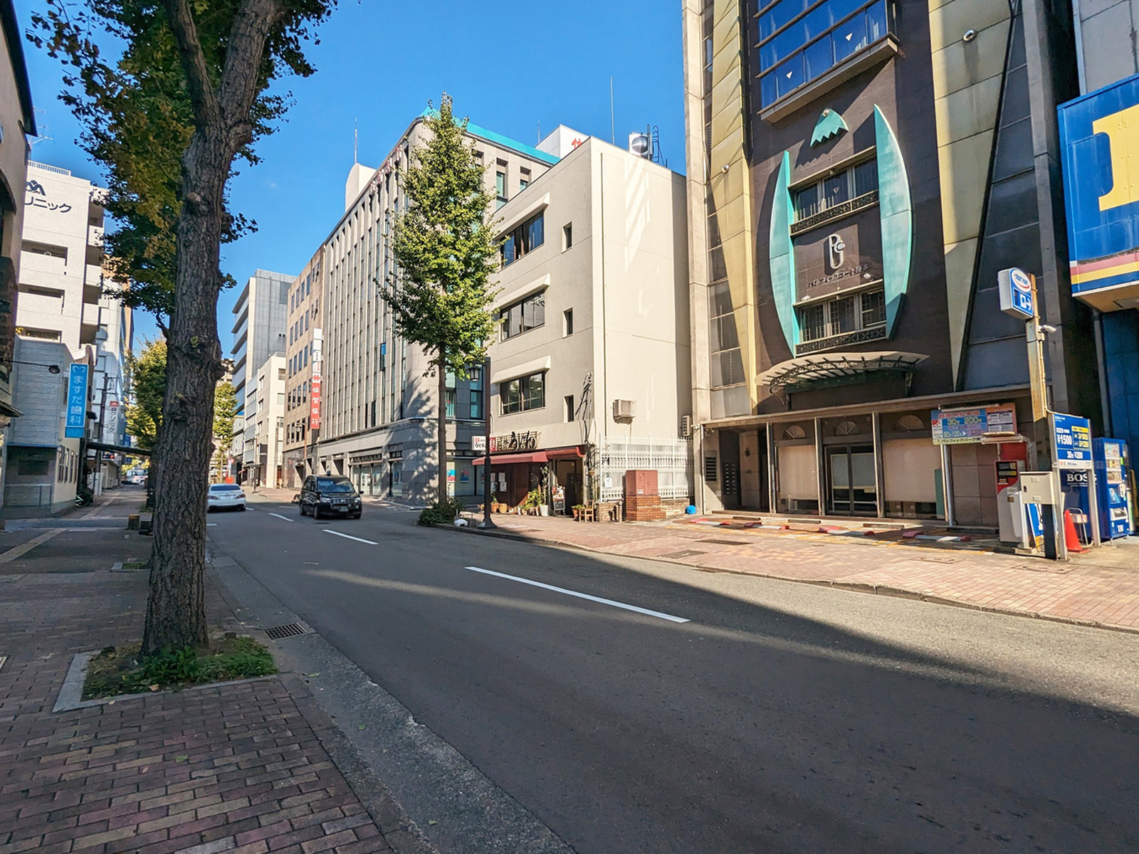パシフィックコート博多前面の土居通り