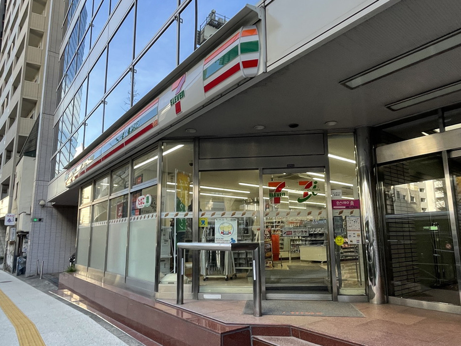 徒歩3分のセブンイレブン目黒青葉台3丁目店