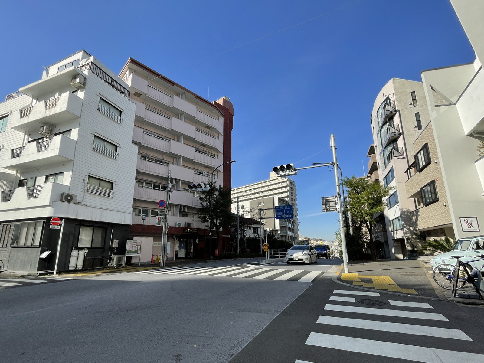 コードンブリュー前面の通り