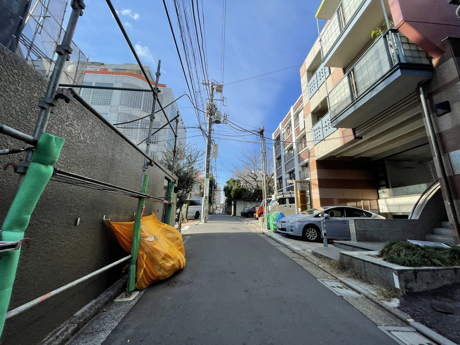 コーポエーデルワイス前面の通り
