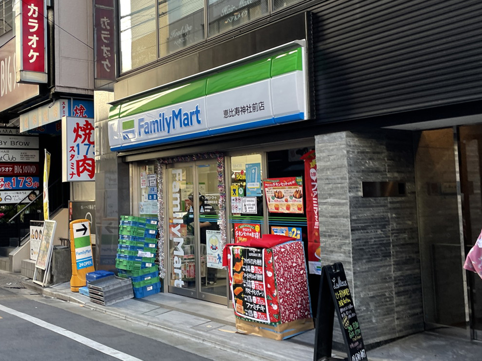 徒歩1分のファミリーマート恵比寿神社前店