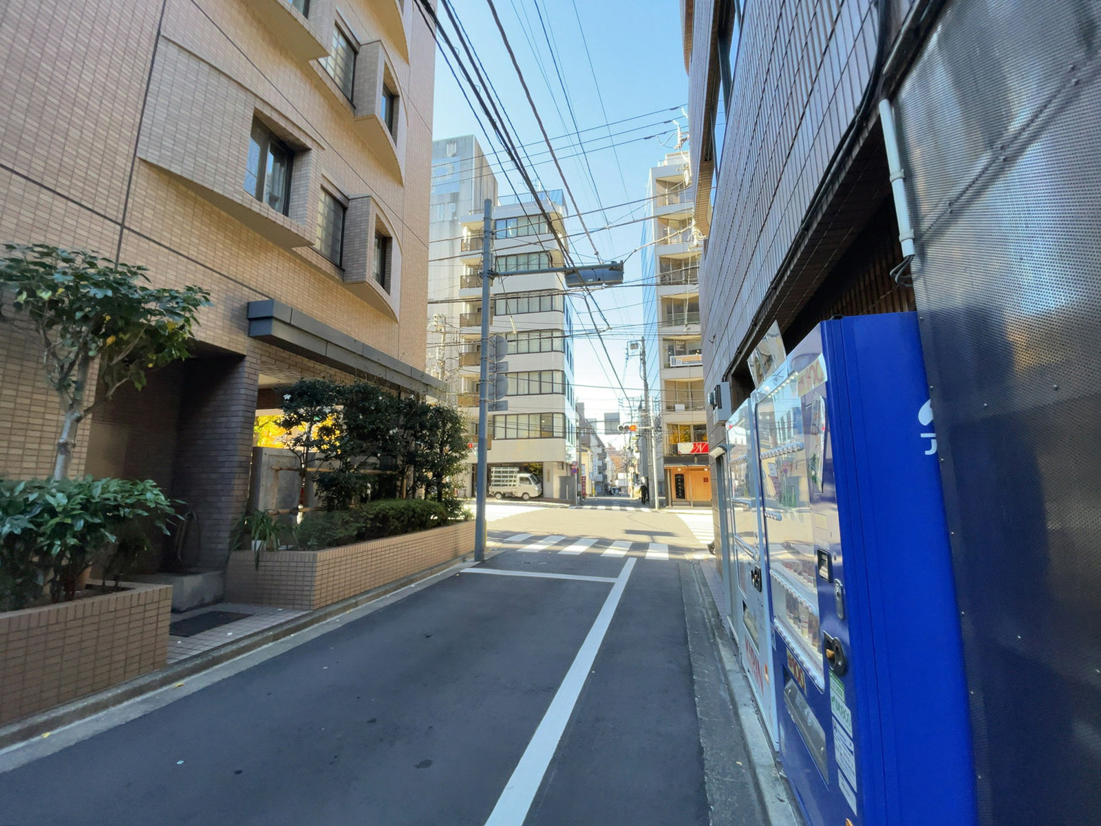 さがみやビル前面の通り