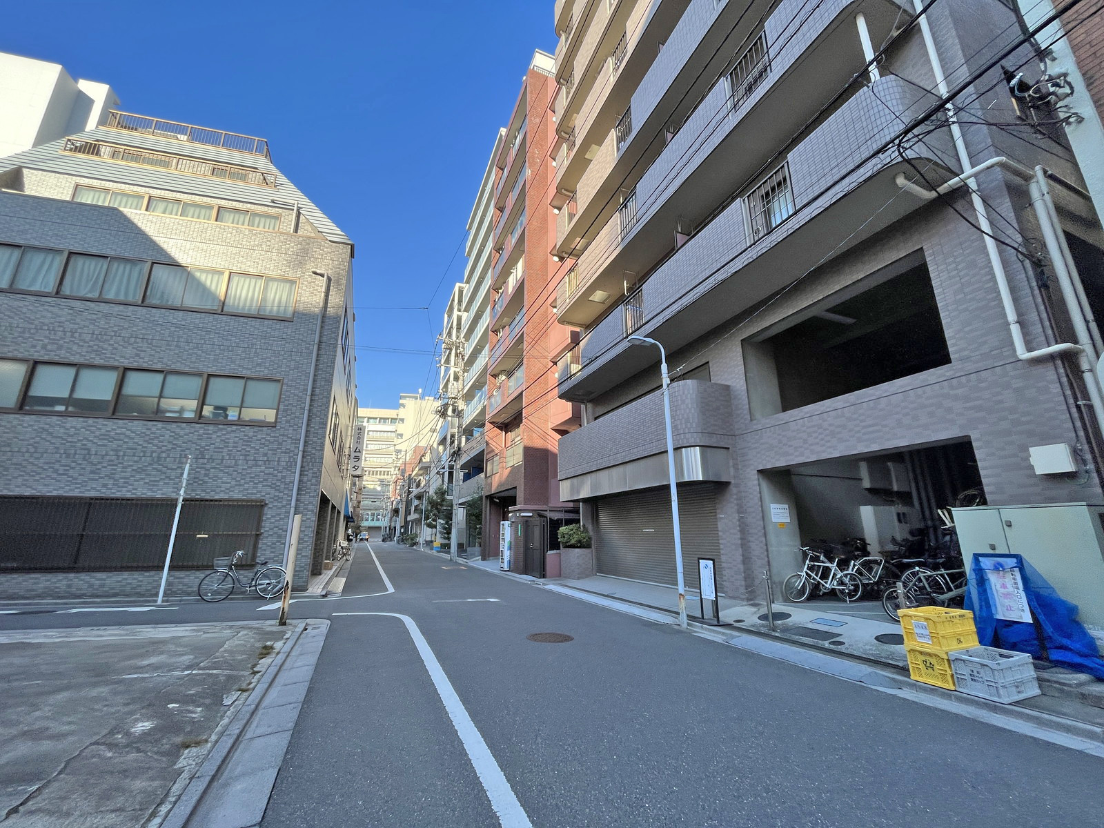 山吉ビル前面通り