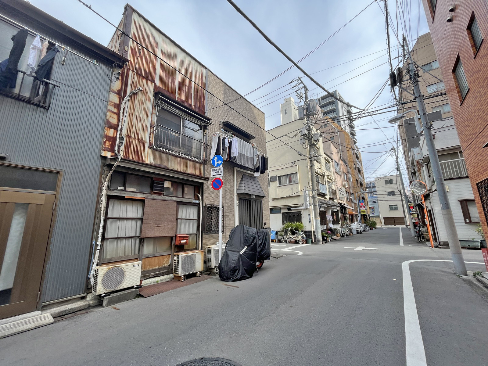 大森ビル前面通り