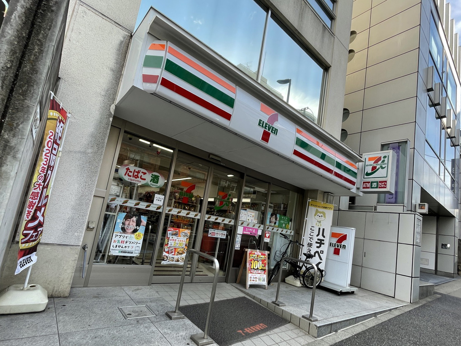 徒歩1分のセブンイレブン神宮外苑西店