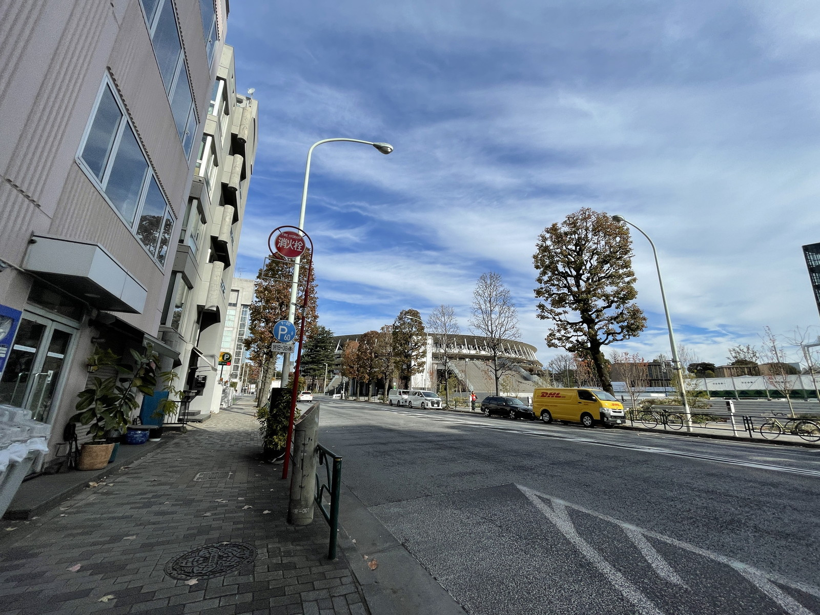 神宮前2丁目ビル前面の通り
