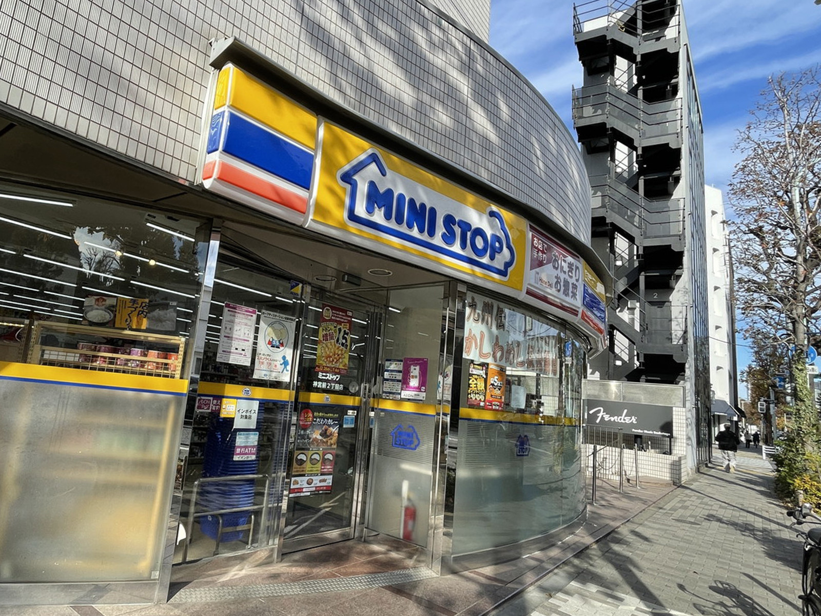 徒歩1分のミニストップ神宮前2丁目店