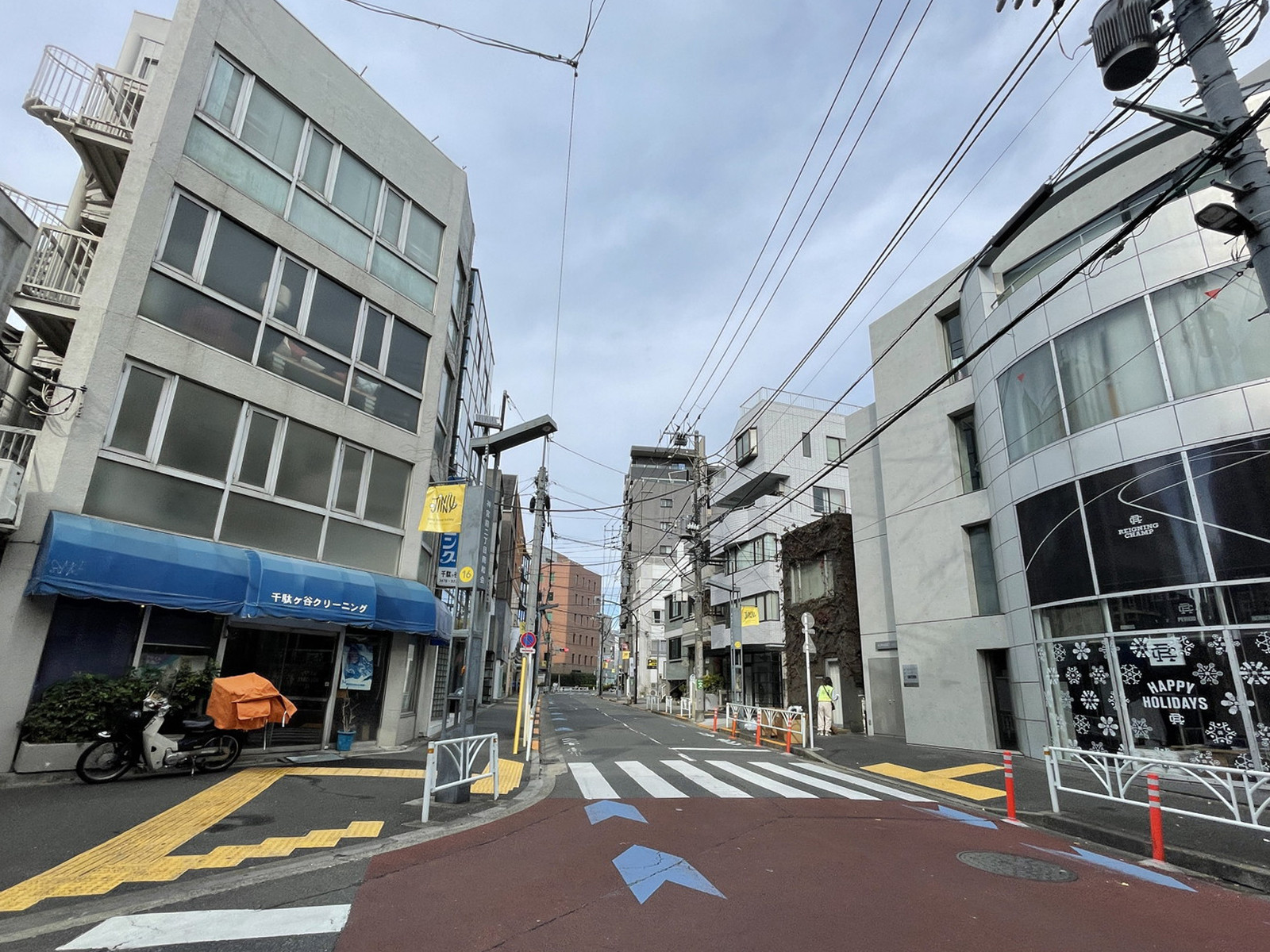 プラザF3前面の通り