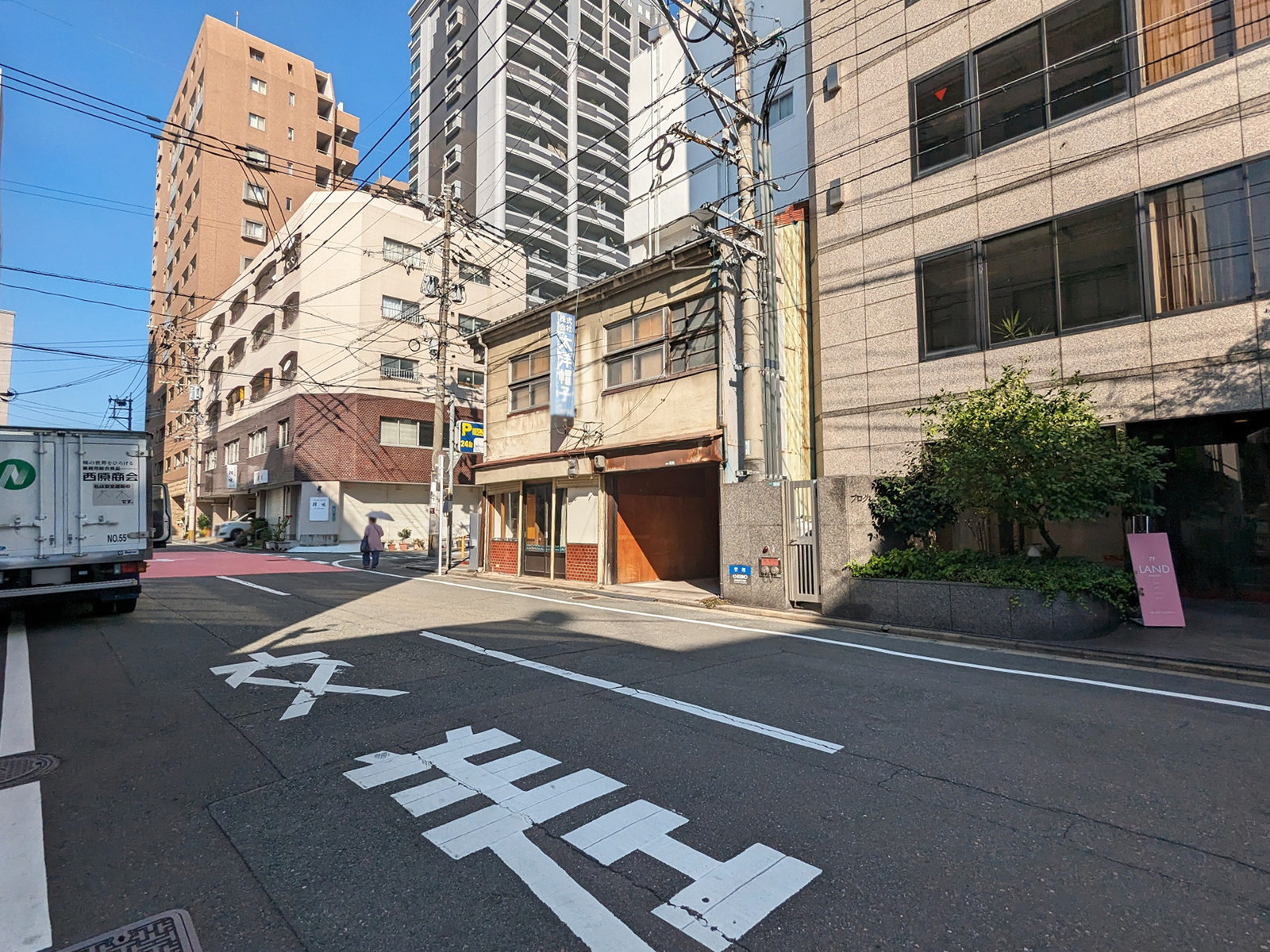 プログレススペース2前面の西町筋