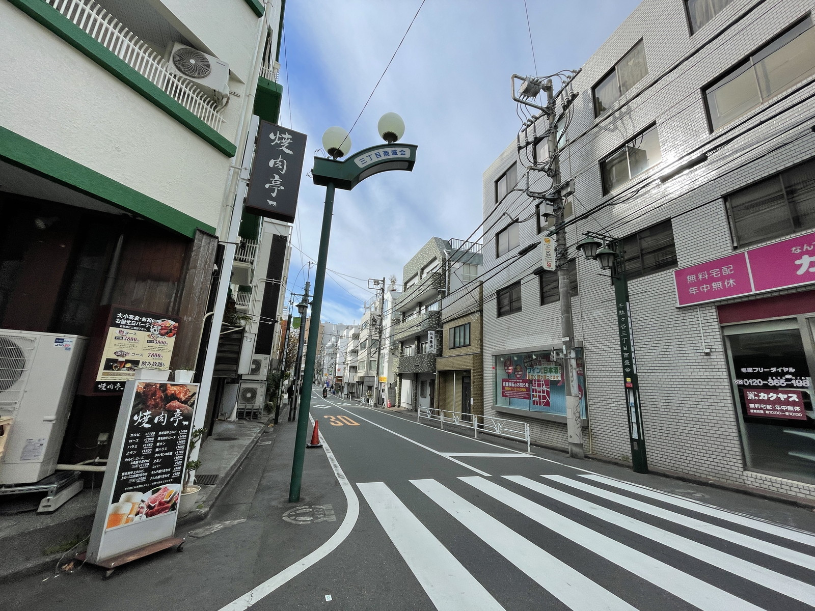 金子ビル前面の通り
