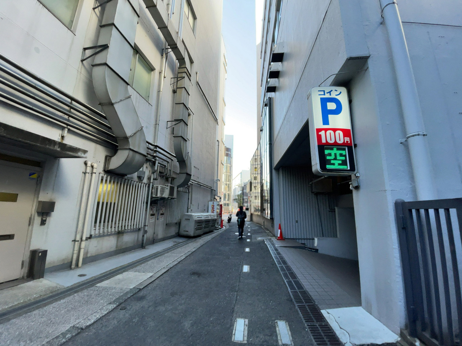 第1園田ビル前面の通り