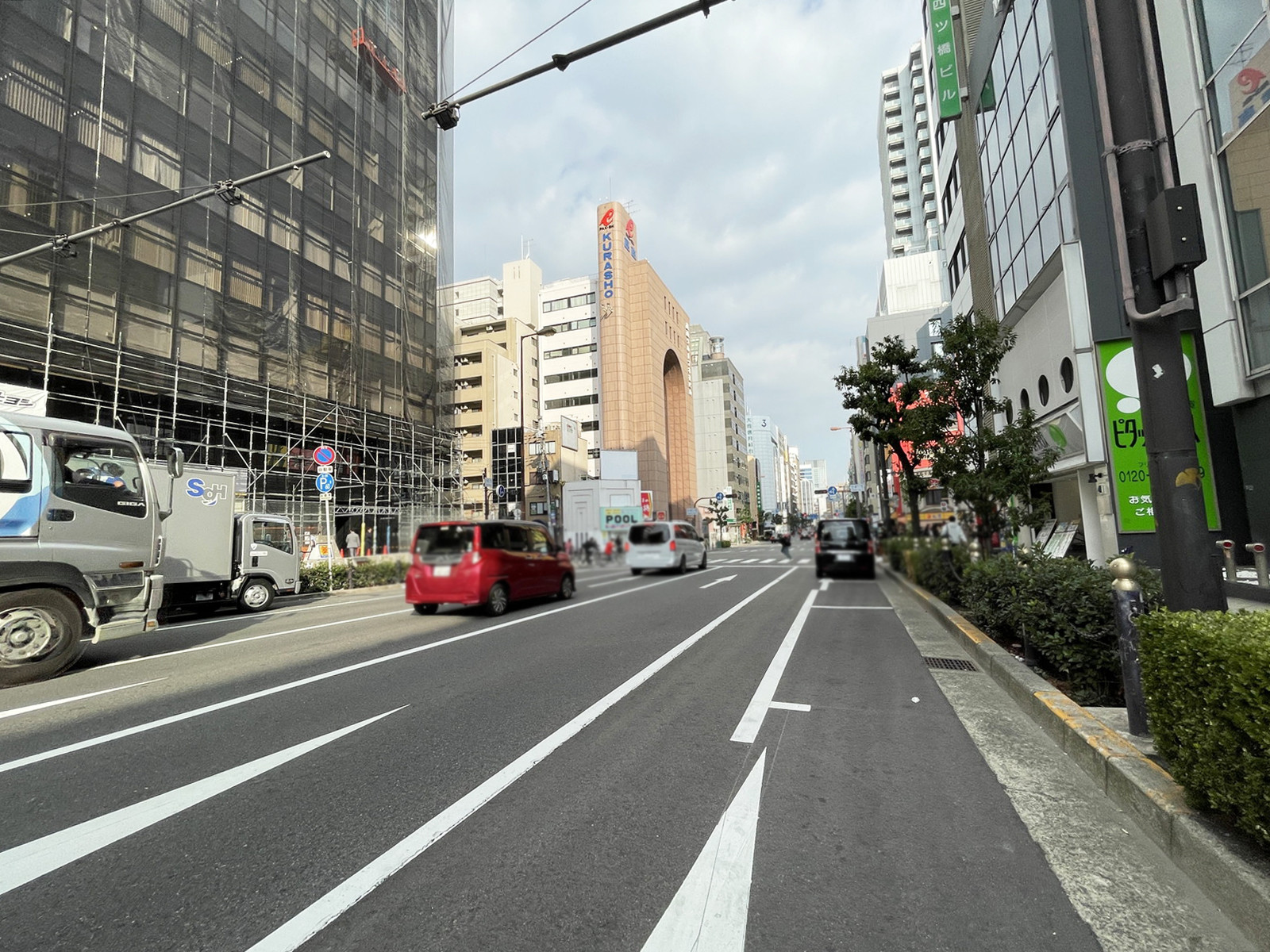 四ツ橋中埜ビル前面の通り