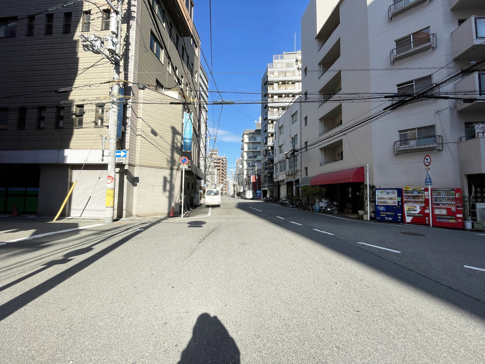 難波中3丁目ビル前面の通り