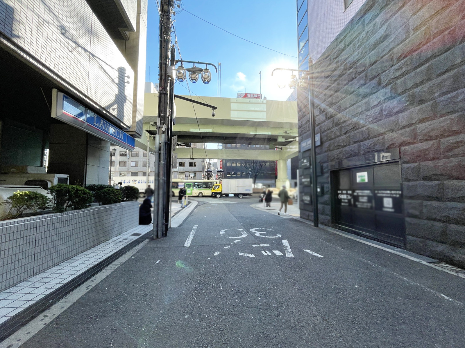 難波Rビル前面の通り