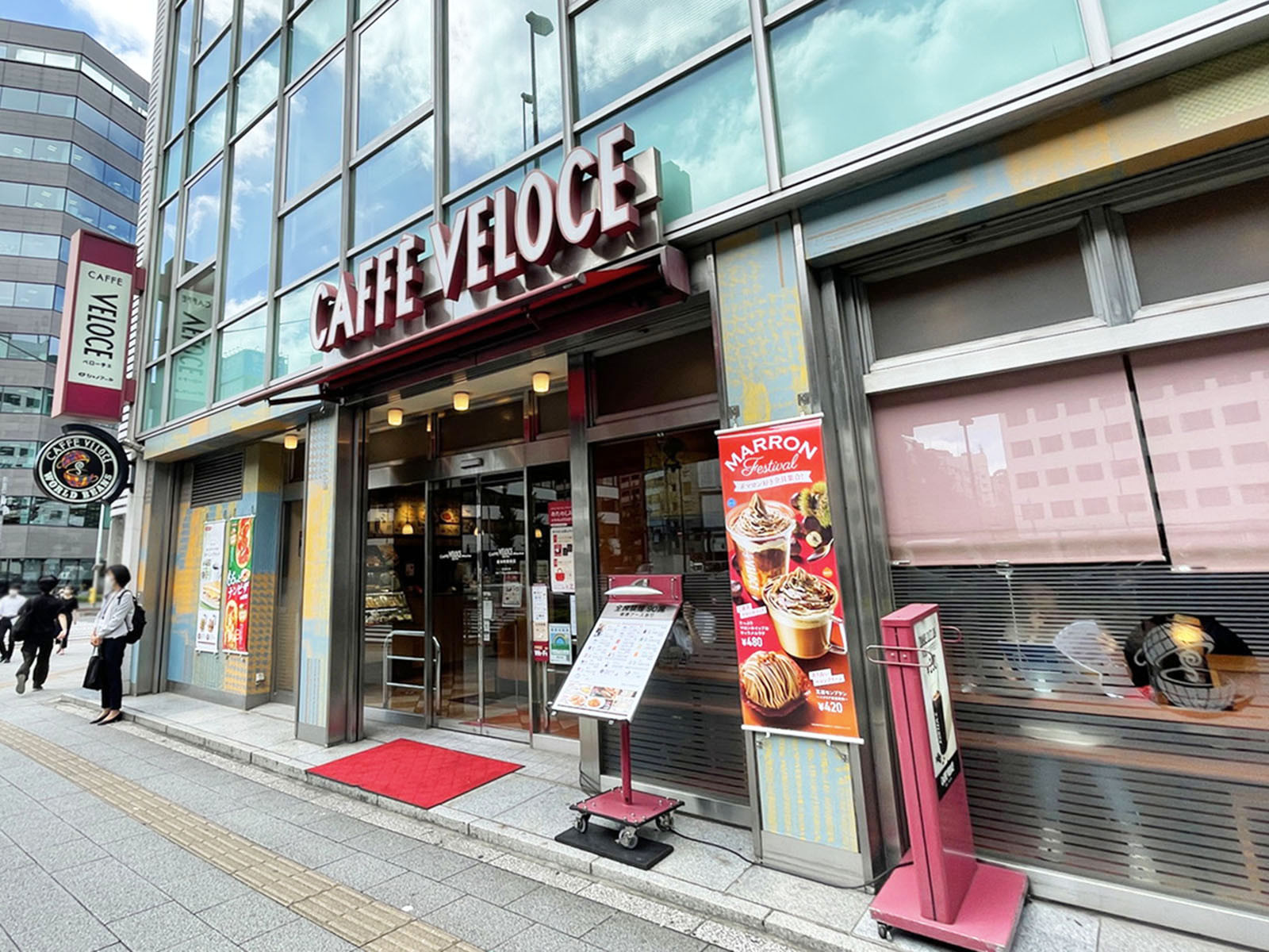 近くのカフェ・ベローチェ岩本町駅前店