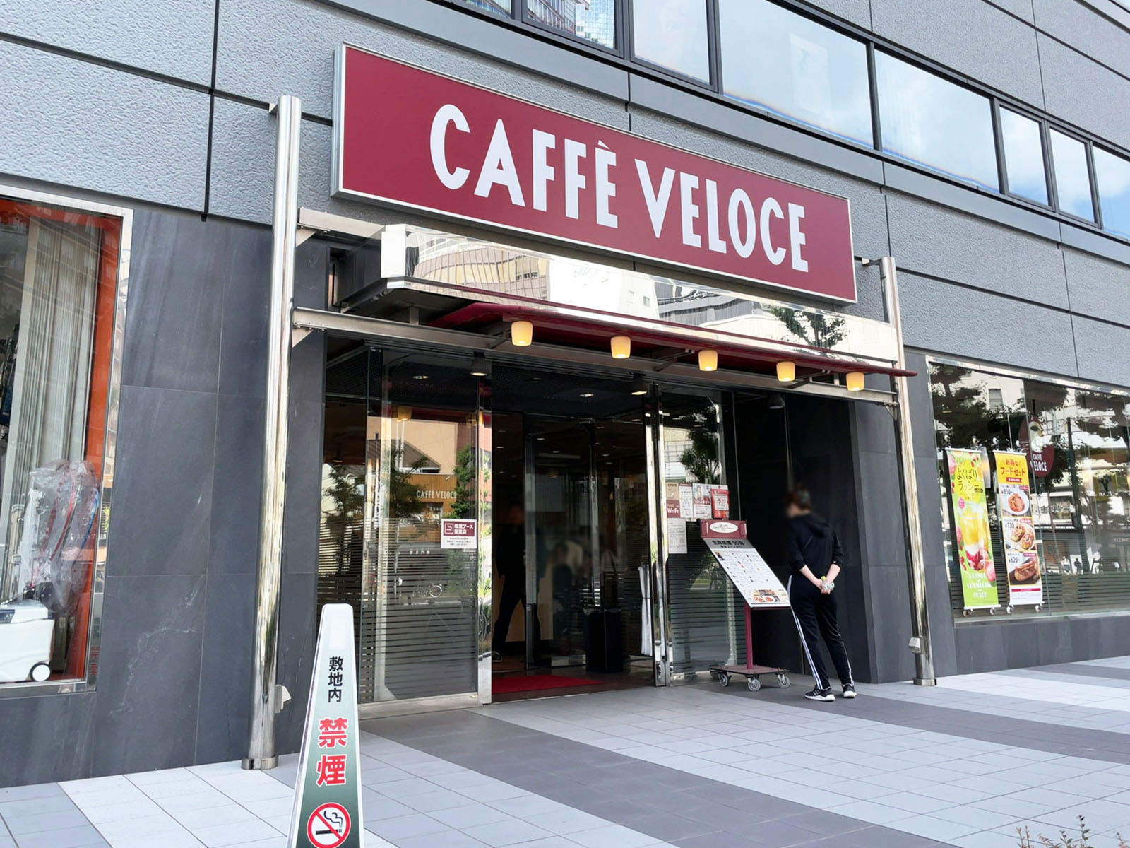 徒歩3分のカフェ・ベローチェ難波西口店