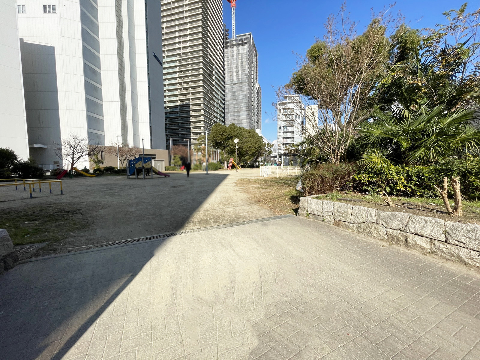 向かいにある元町中公園