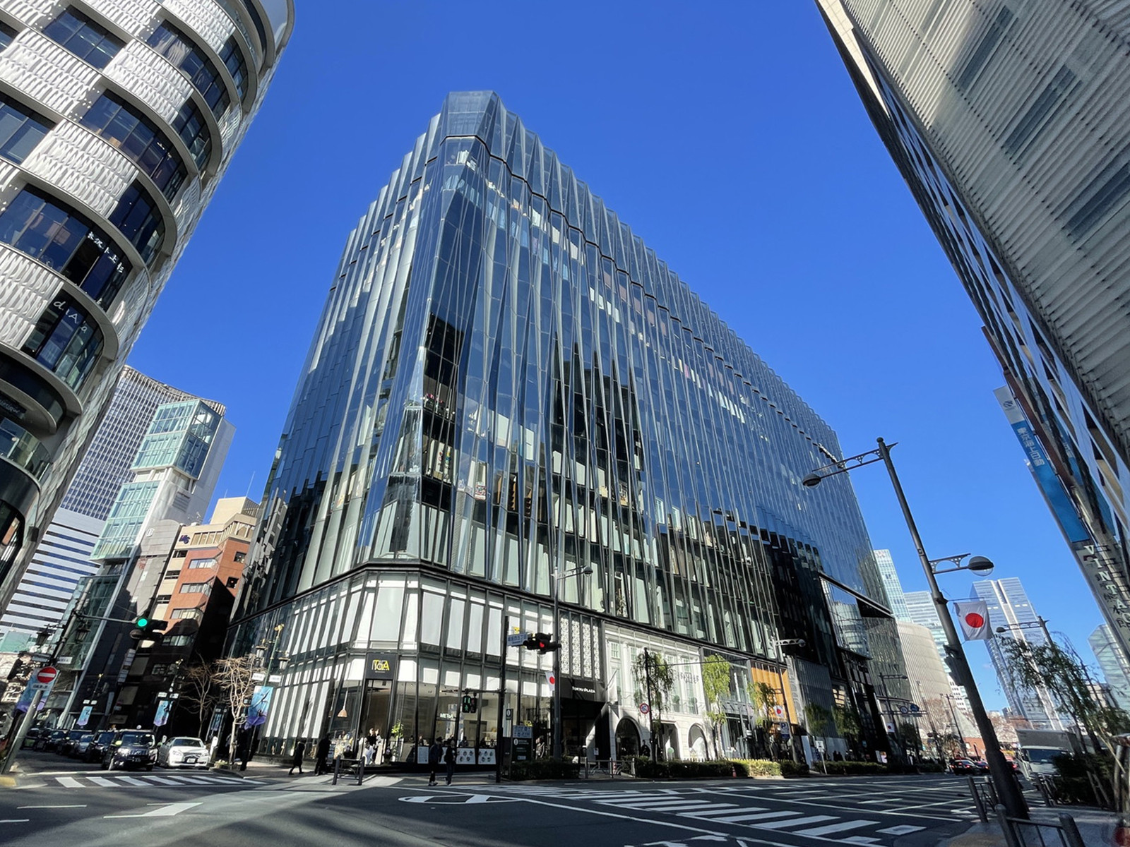 向かいの東急プラザ銀座