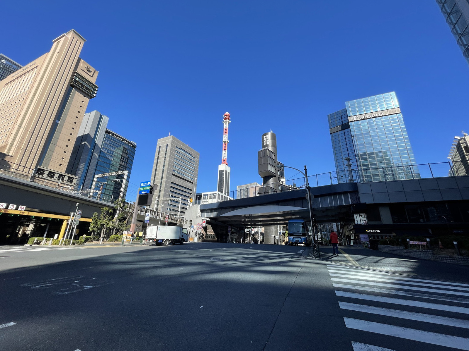 康楽ビル前面の通り