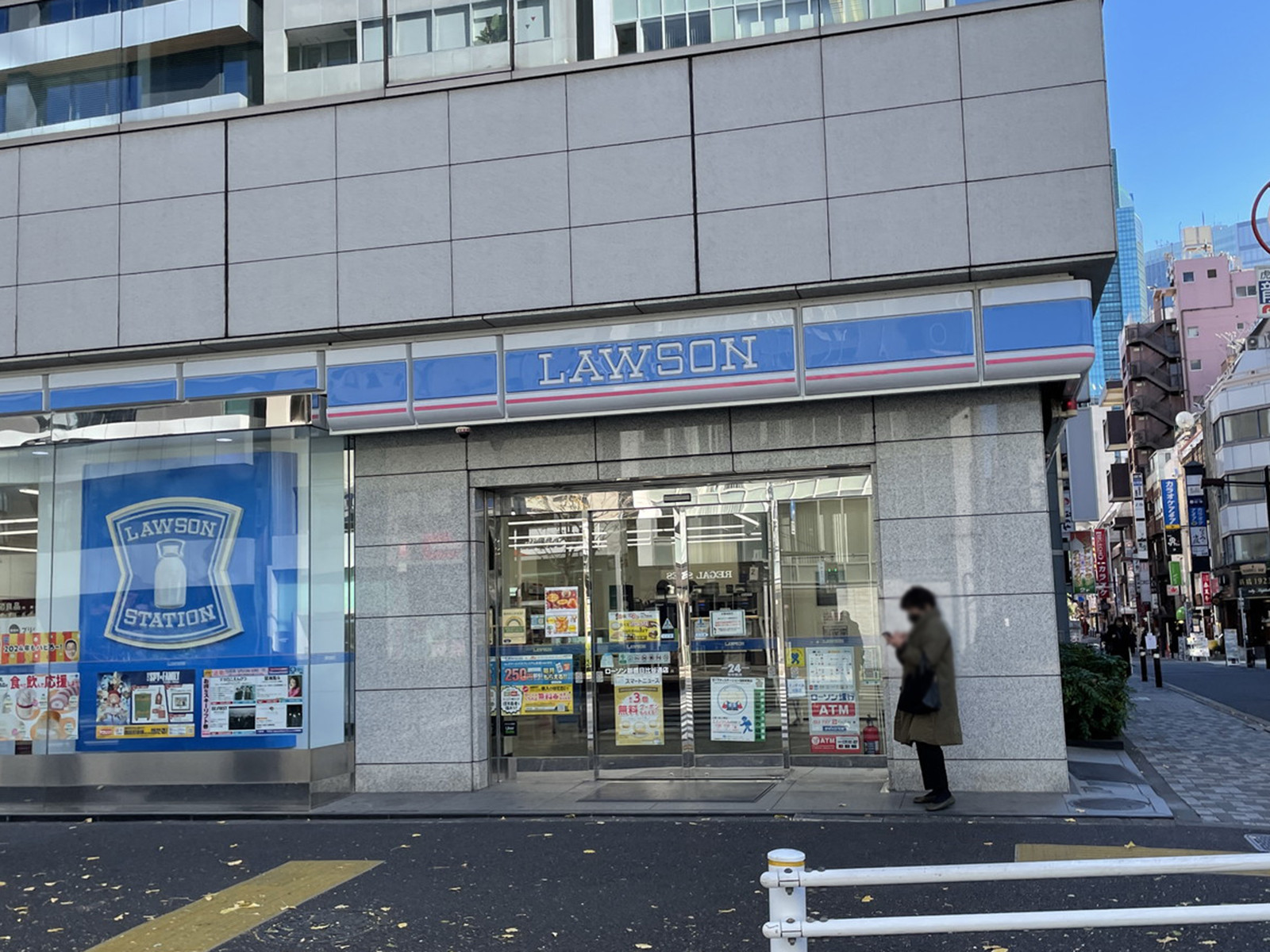 並びのローソン 新橋日比谷通店