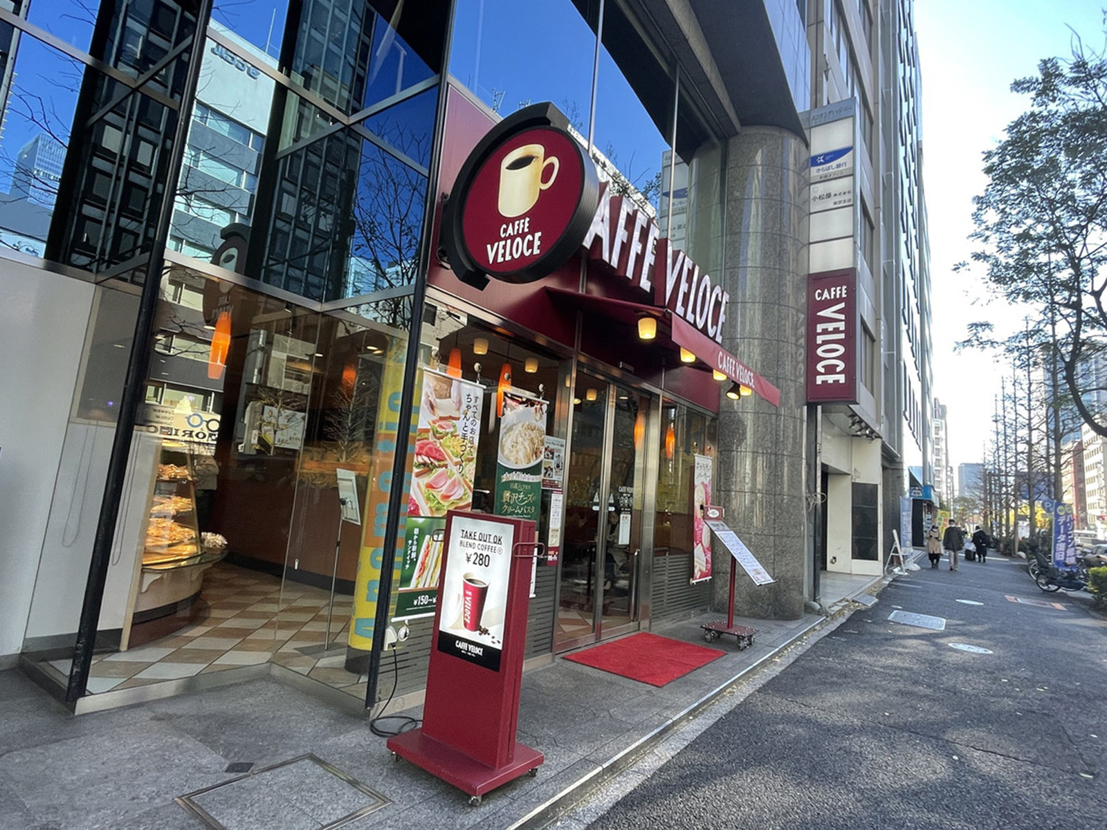 並びのカフェ・ベローチェ新橋3丁目店