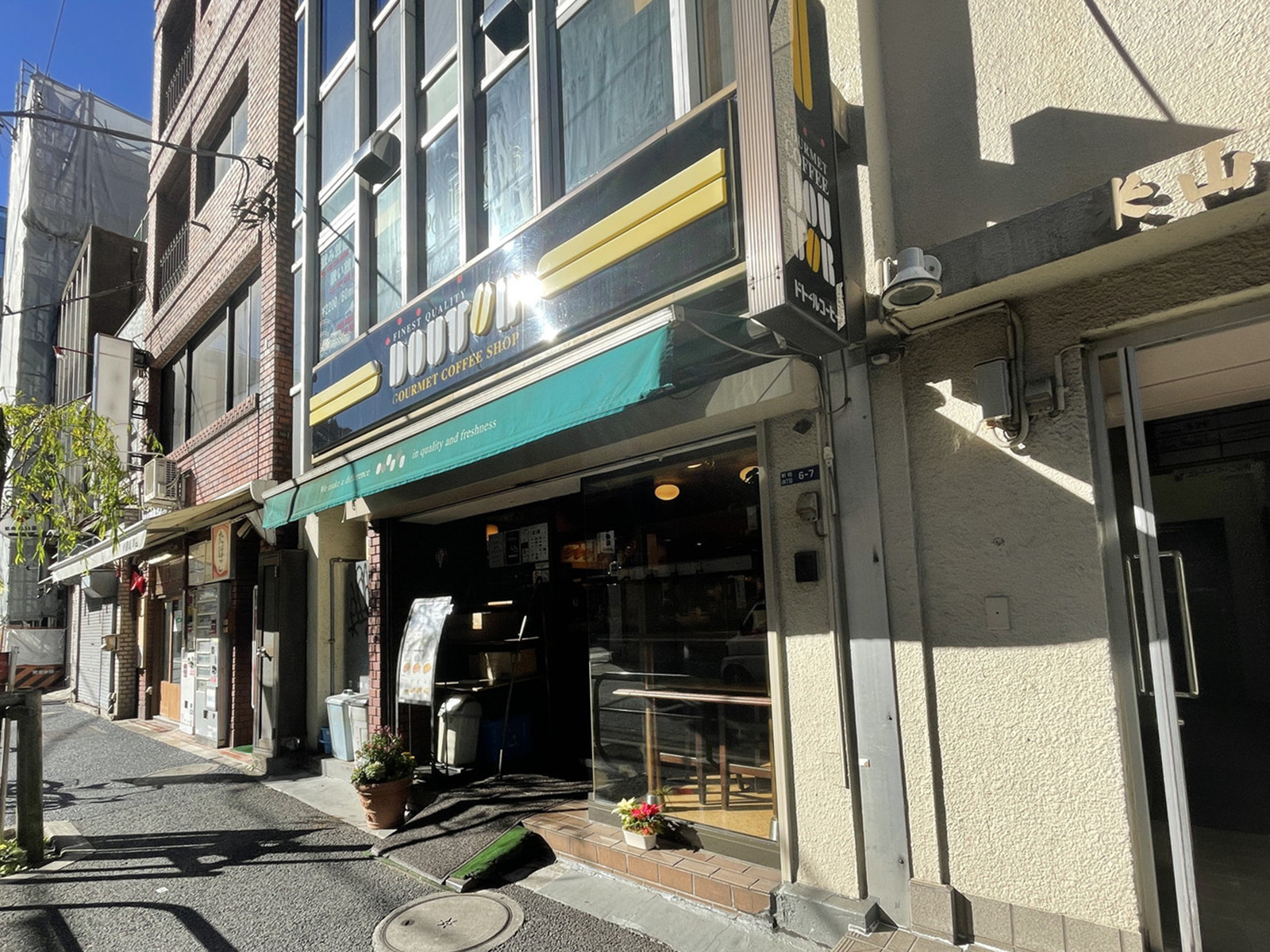 徒歩2分のドトールコーヒーショップ新橋南店