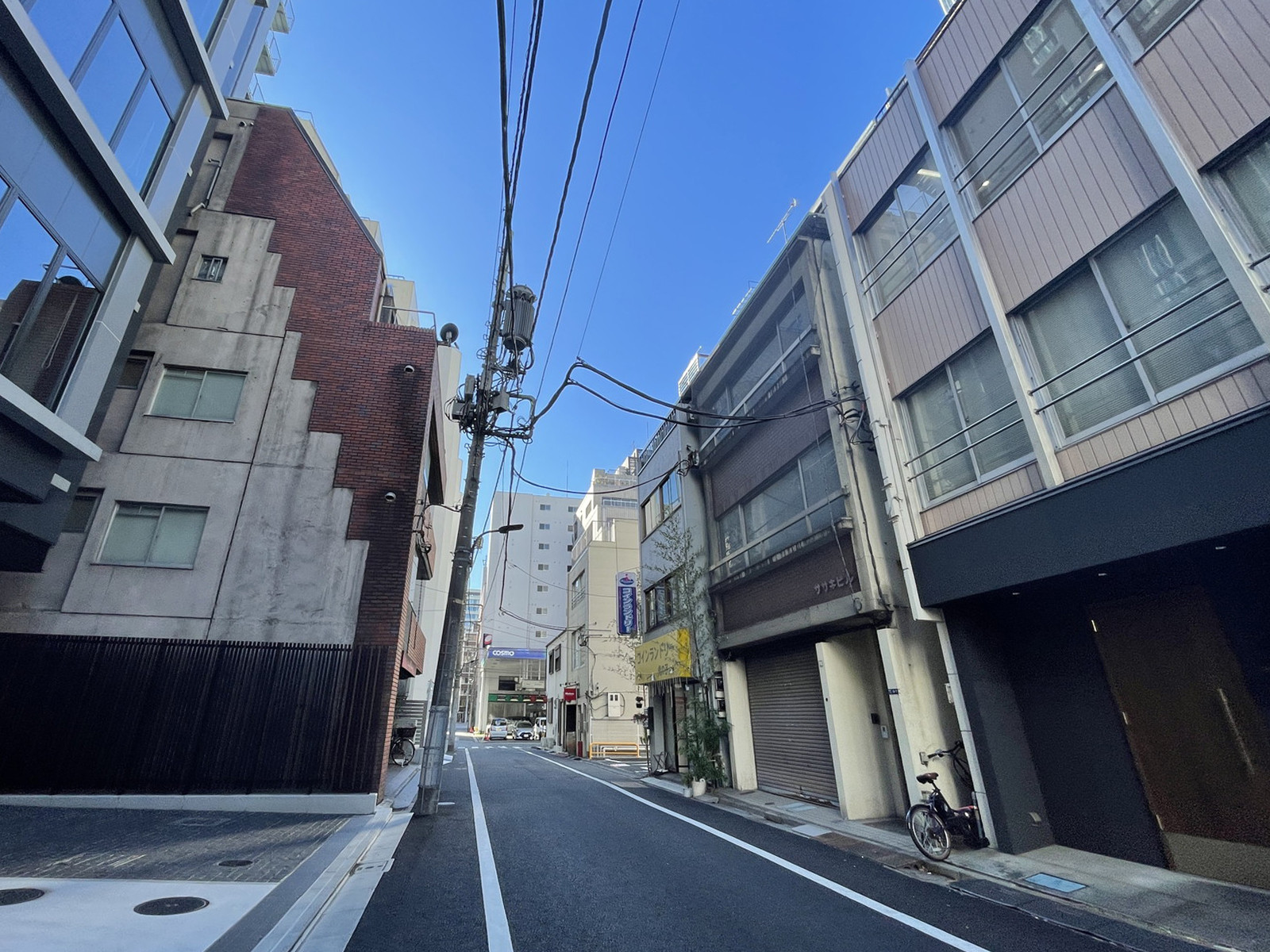 ミタニビル前面の通り
