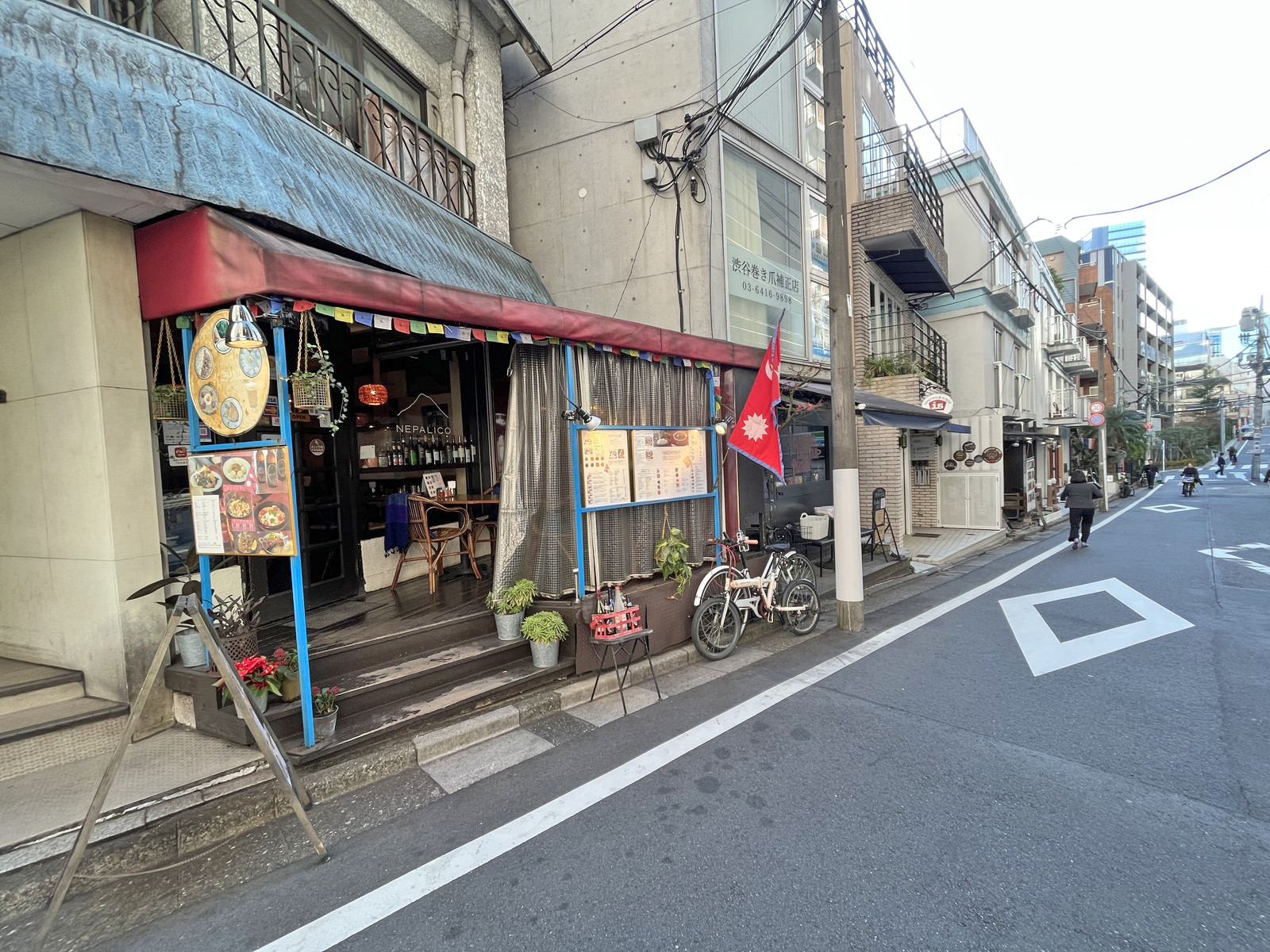 付近には飲食店が充実