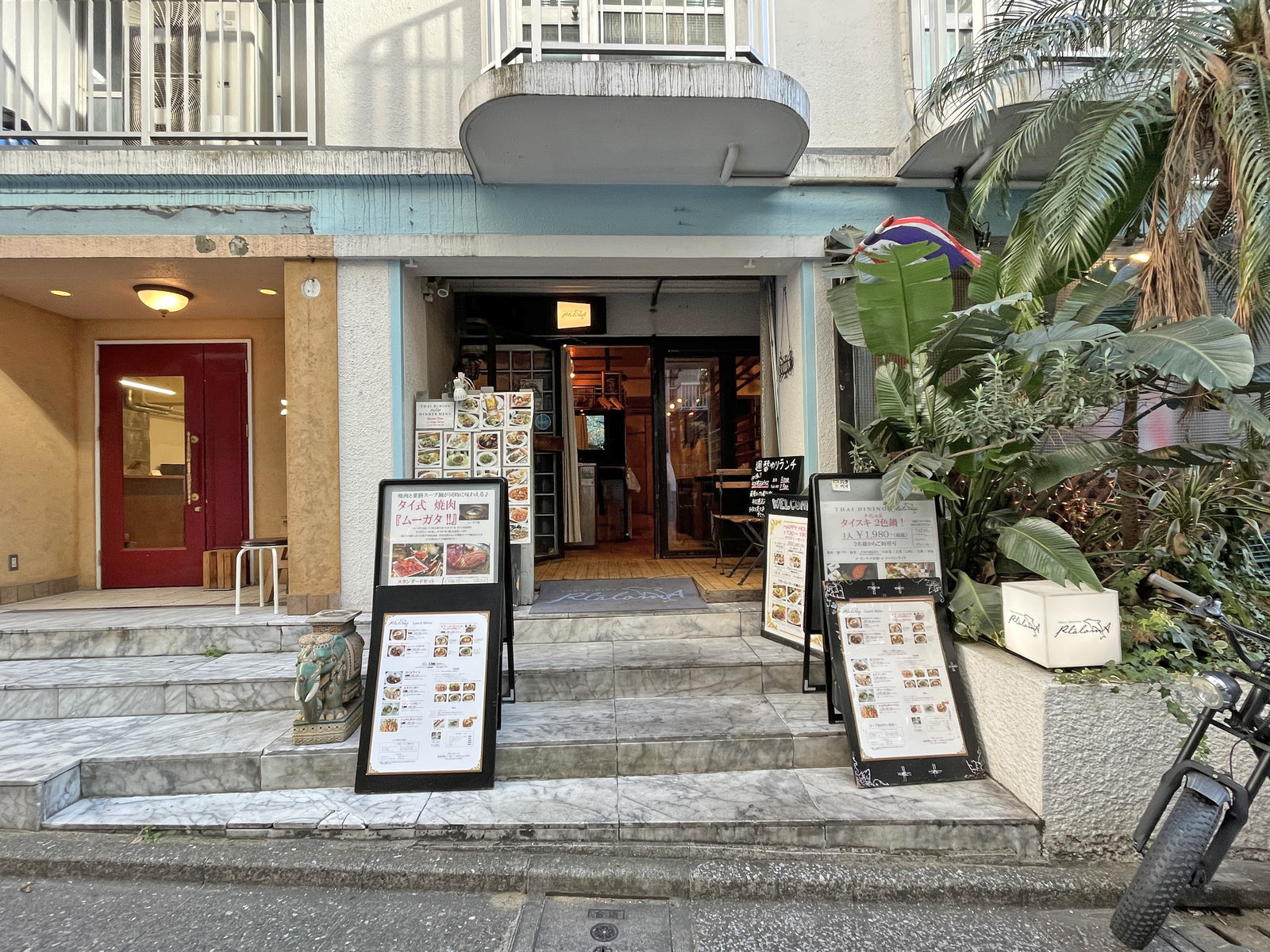 徒歩2分のTHAI DINING Plaloma