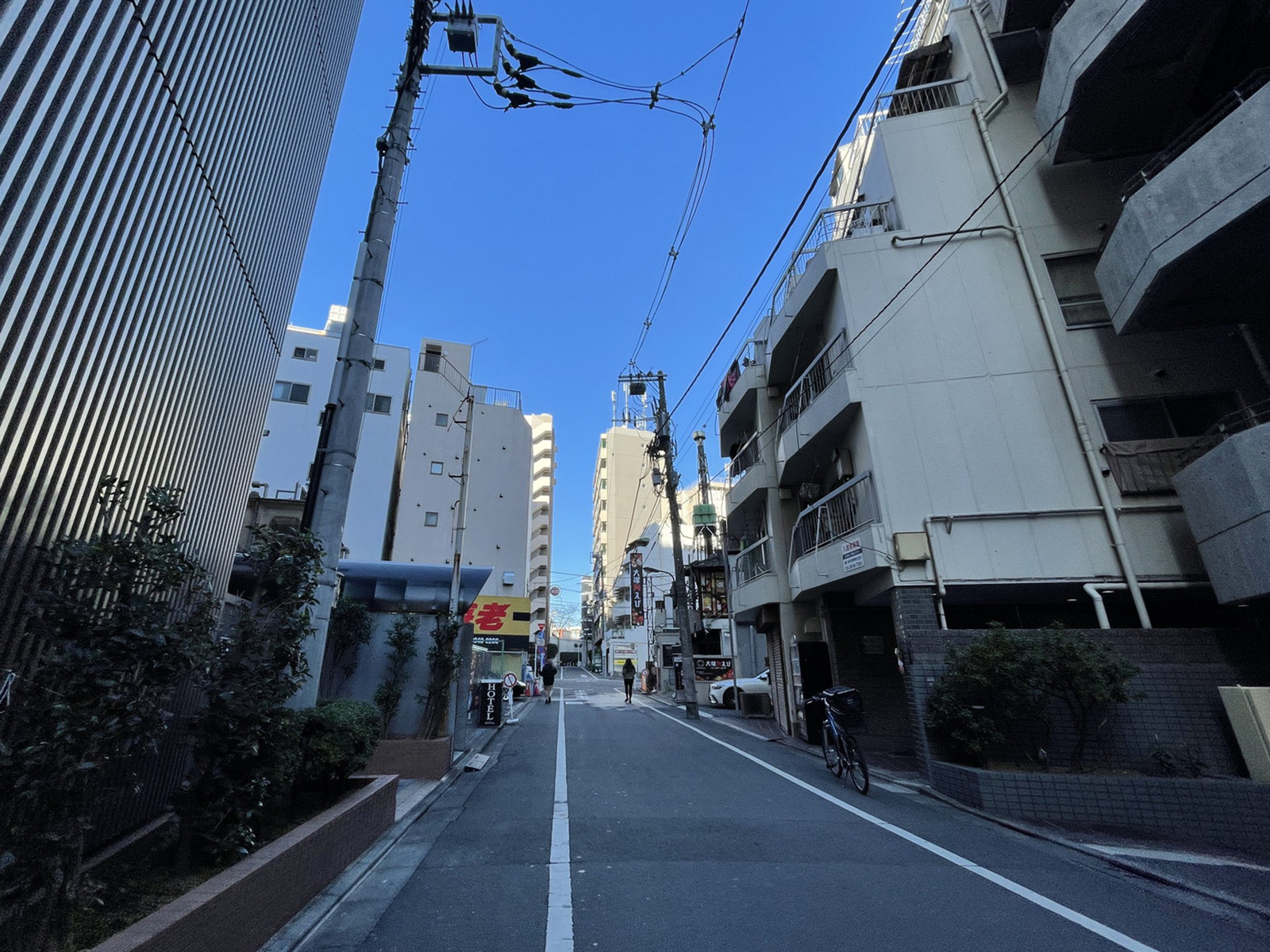 行雲ビル前面の通り
