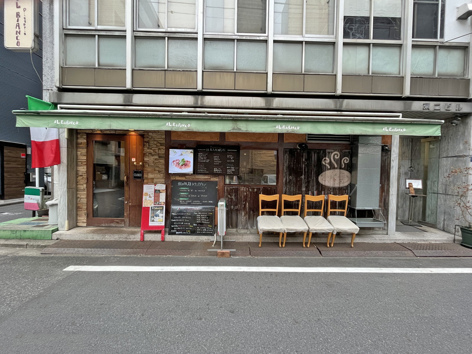 徒歩1分のPizzeria IL BIANCO