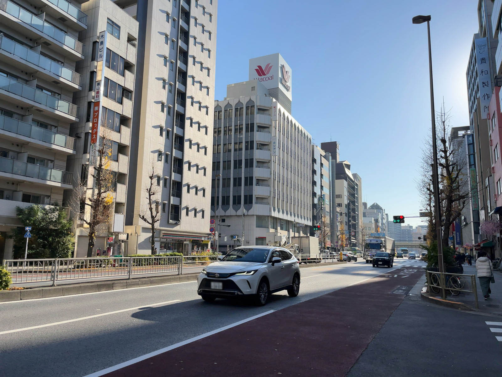 リードシー浅草橋ビル前面の江戸通り