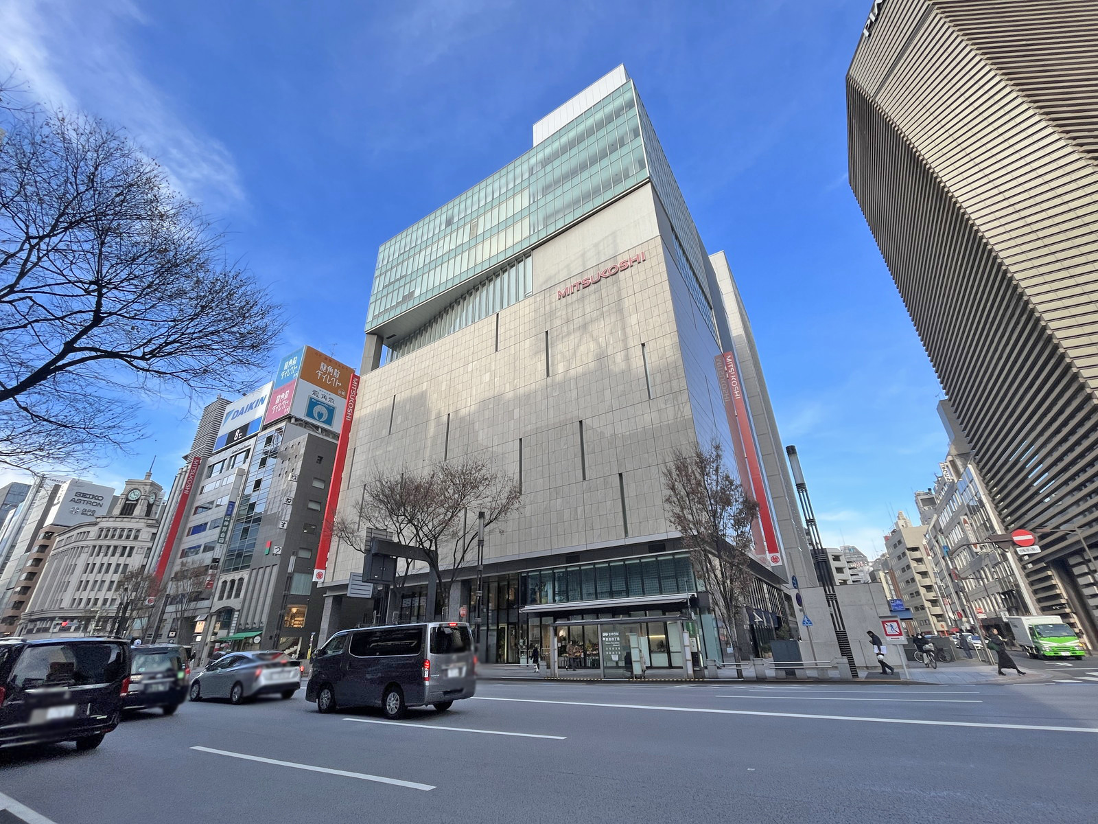徒歩2分の銀座三越