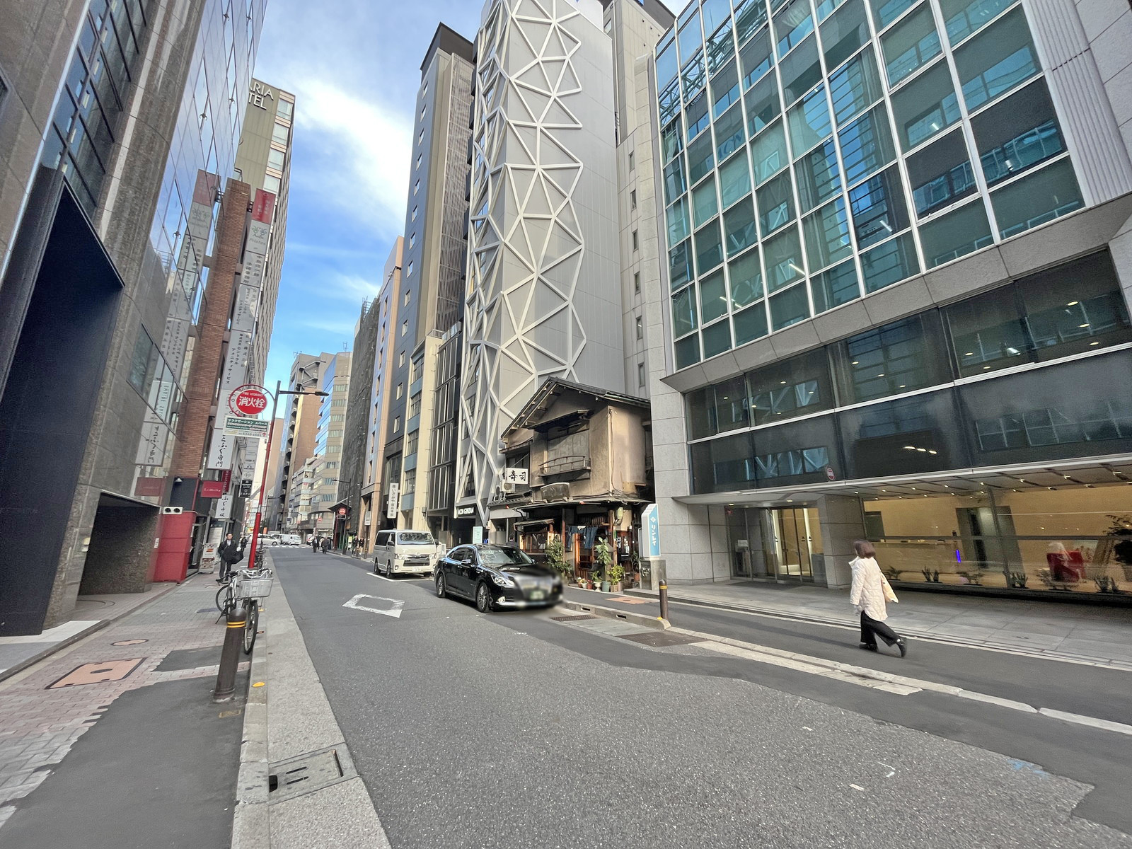 NMF銀座四丁目ビル前面通り