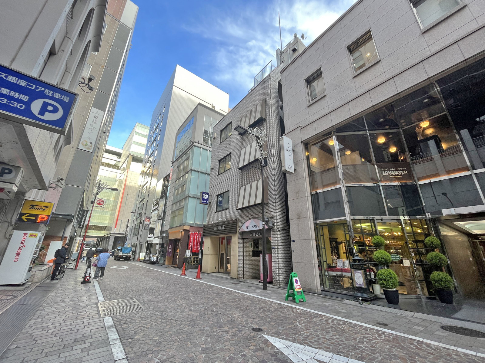 GINZA-A5前面のあづま通り
