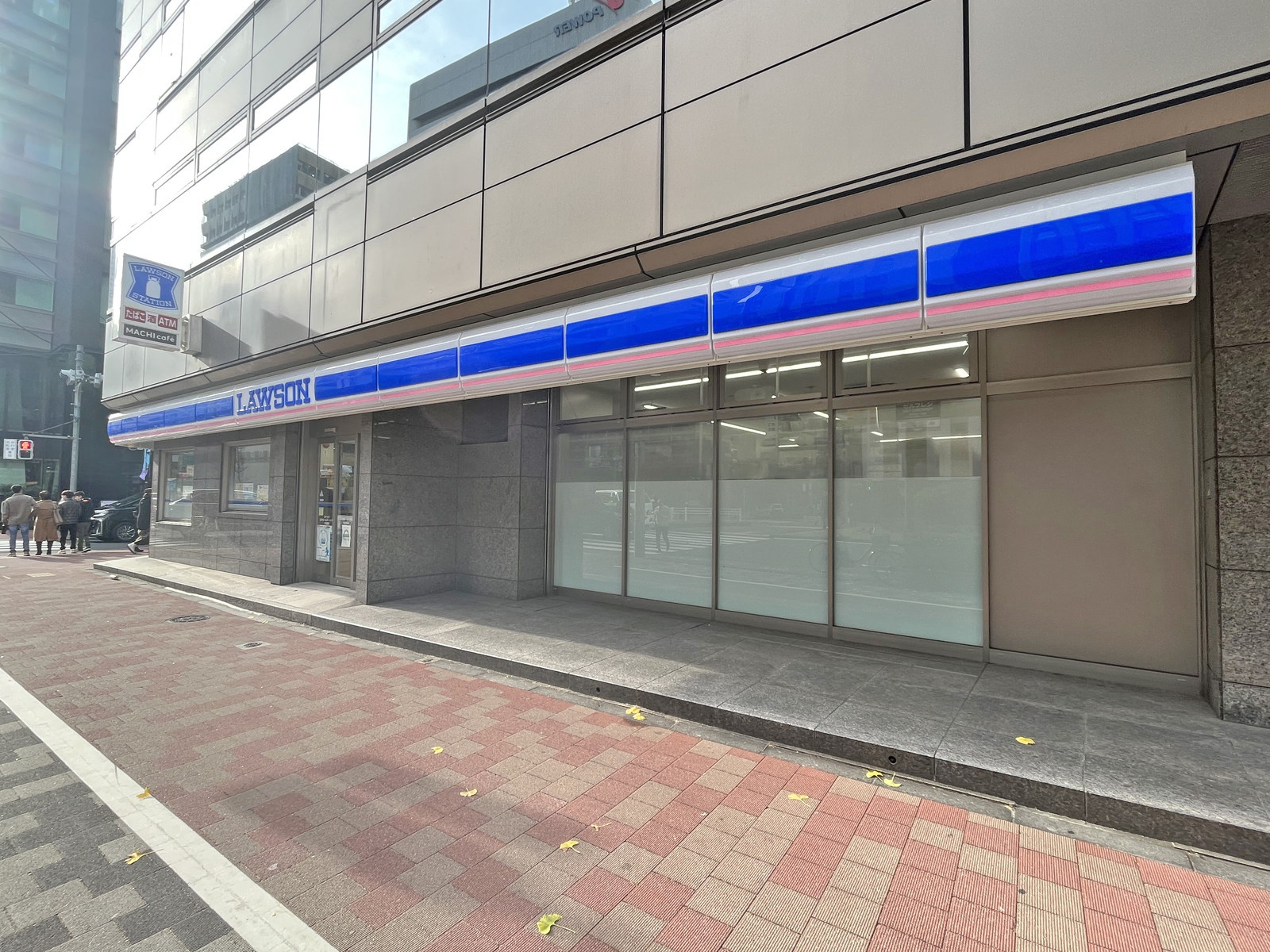 徒歩1分のローソン王子ホールディングス1号館店