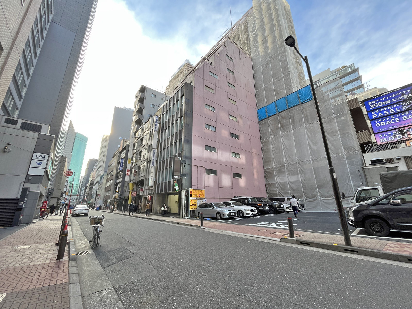 香蘭社ビル前面通り