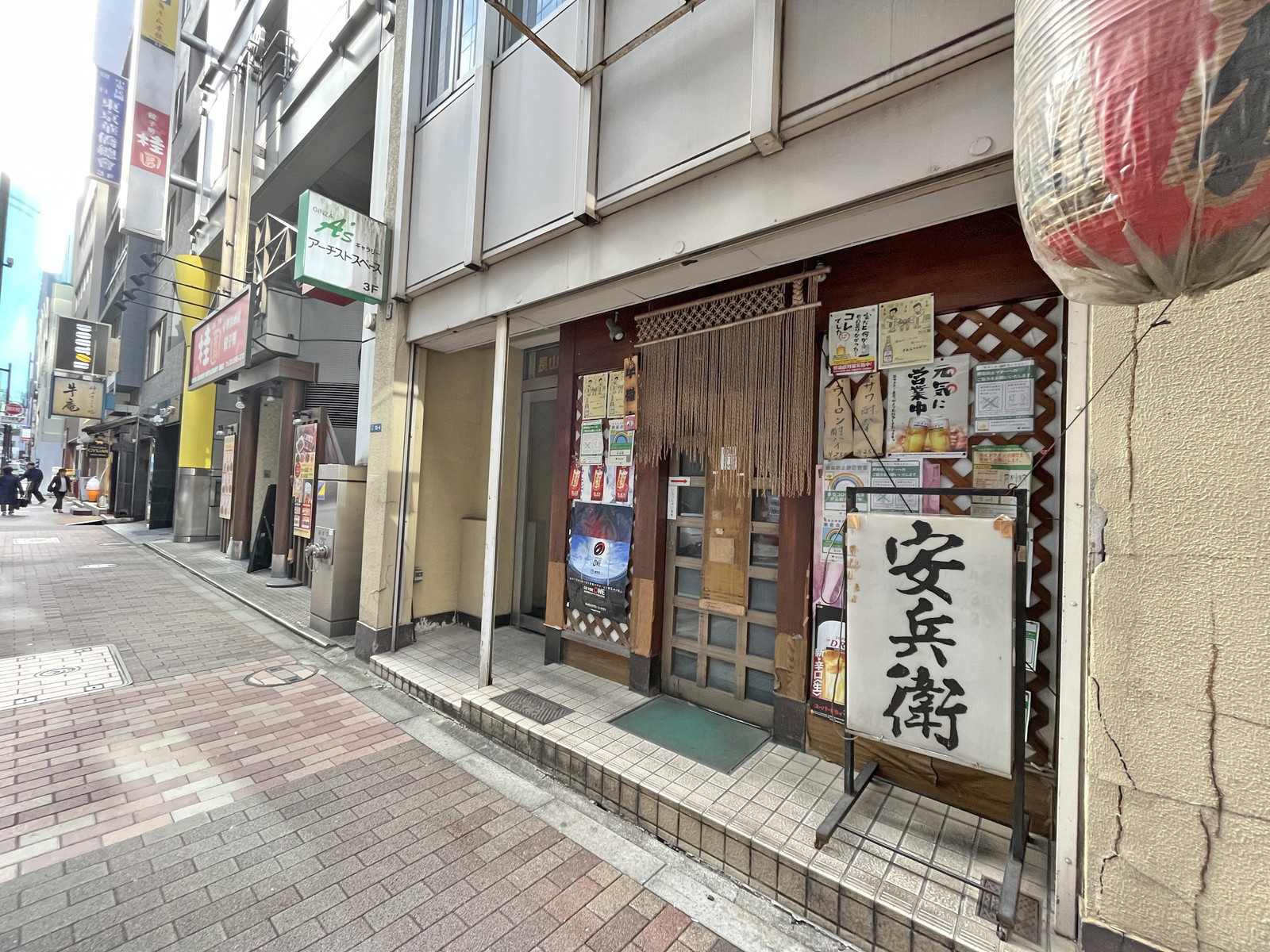 付近には飲食店が充実