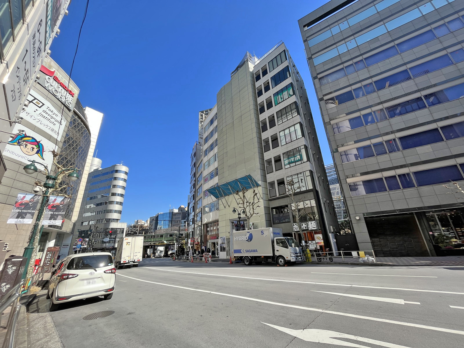 渋谷宮田ビル前面のファイヤー通り