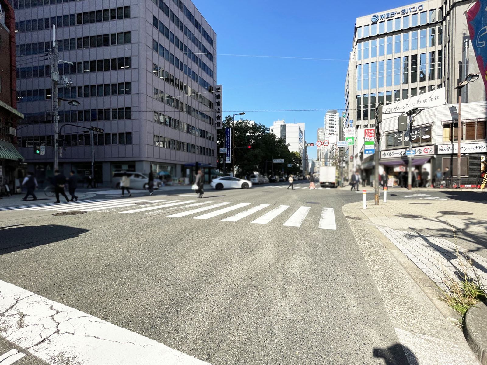 NANEI本町ビル前面の通り