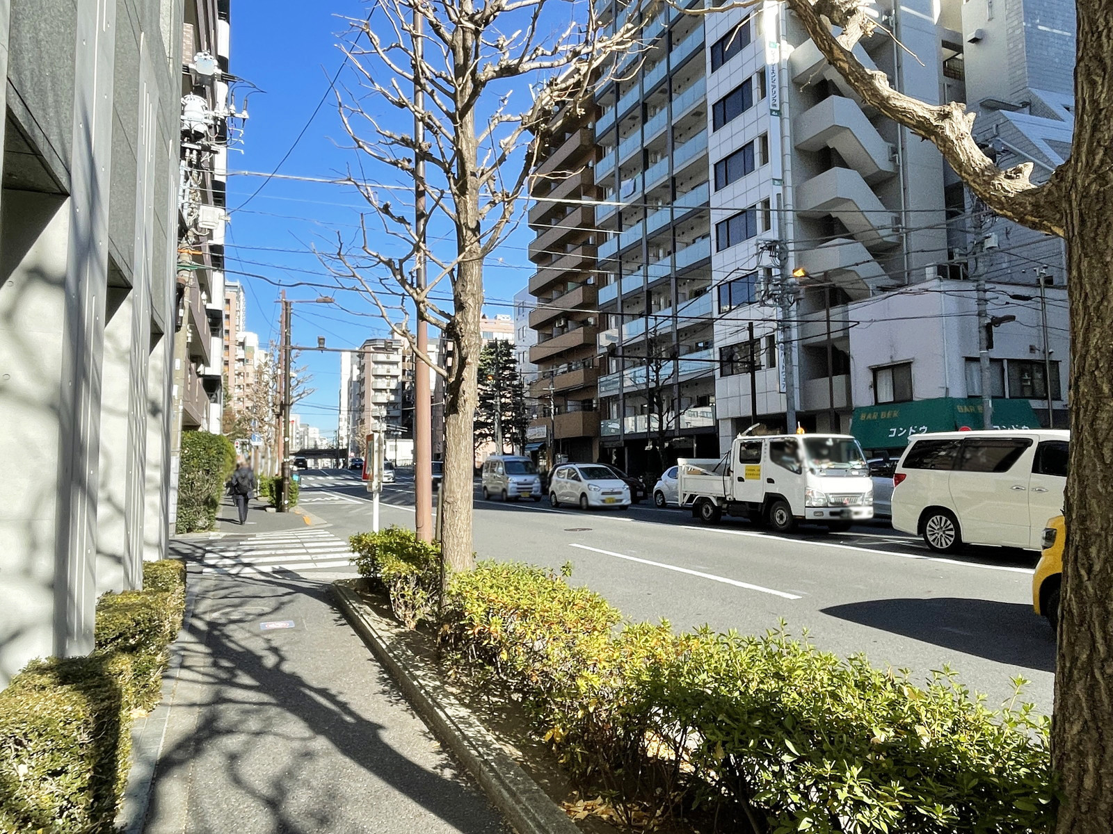 東神田ビル前面の清洲橋通り