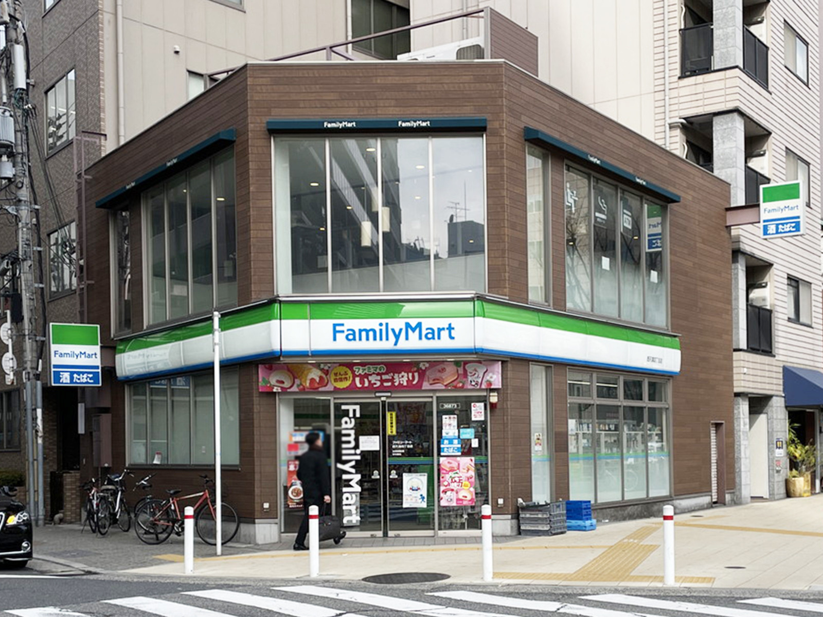 徒歩1分のファミリーマート 西天満四丁目店