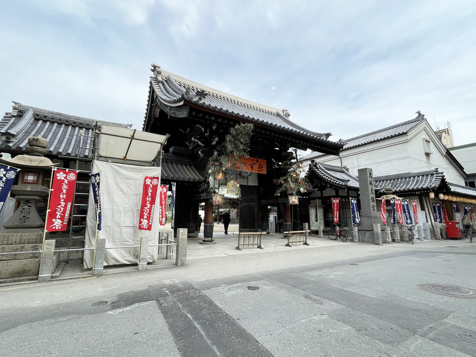 近くの大阪天満宮