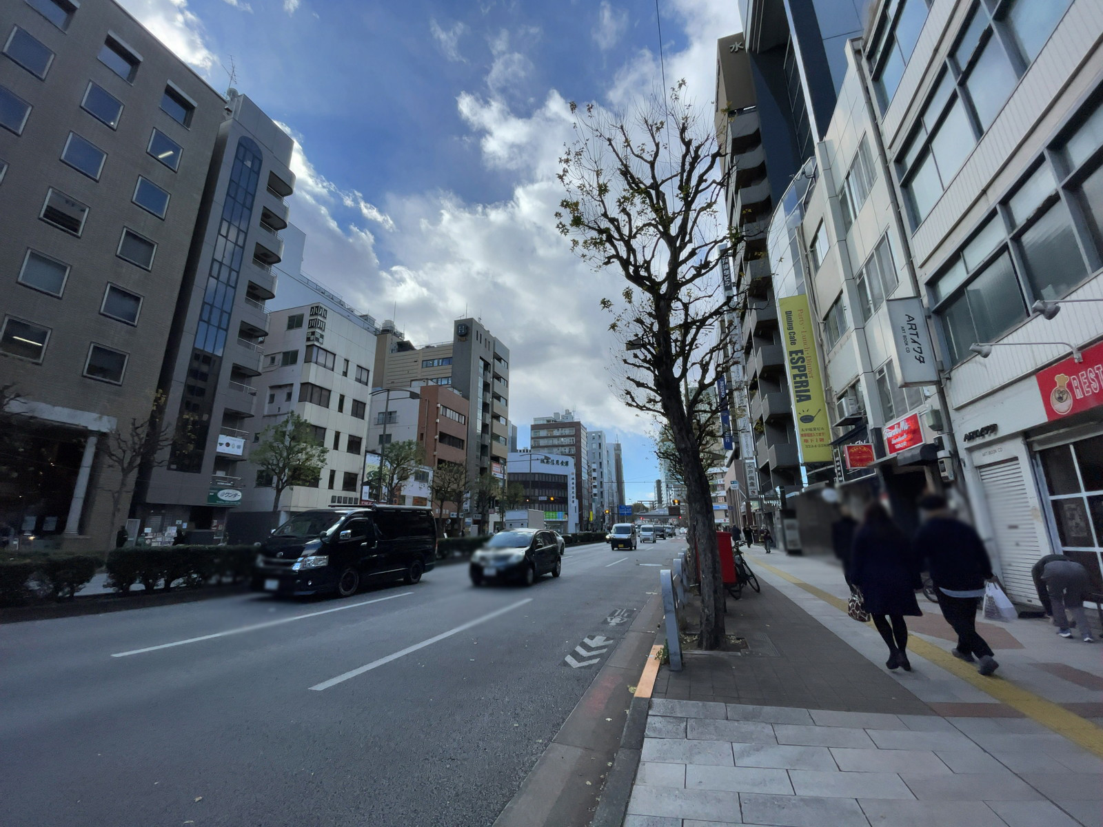近くの靖国通り
