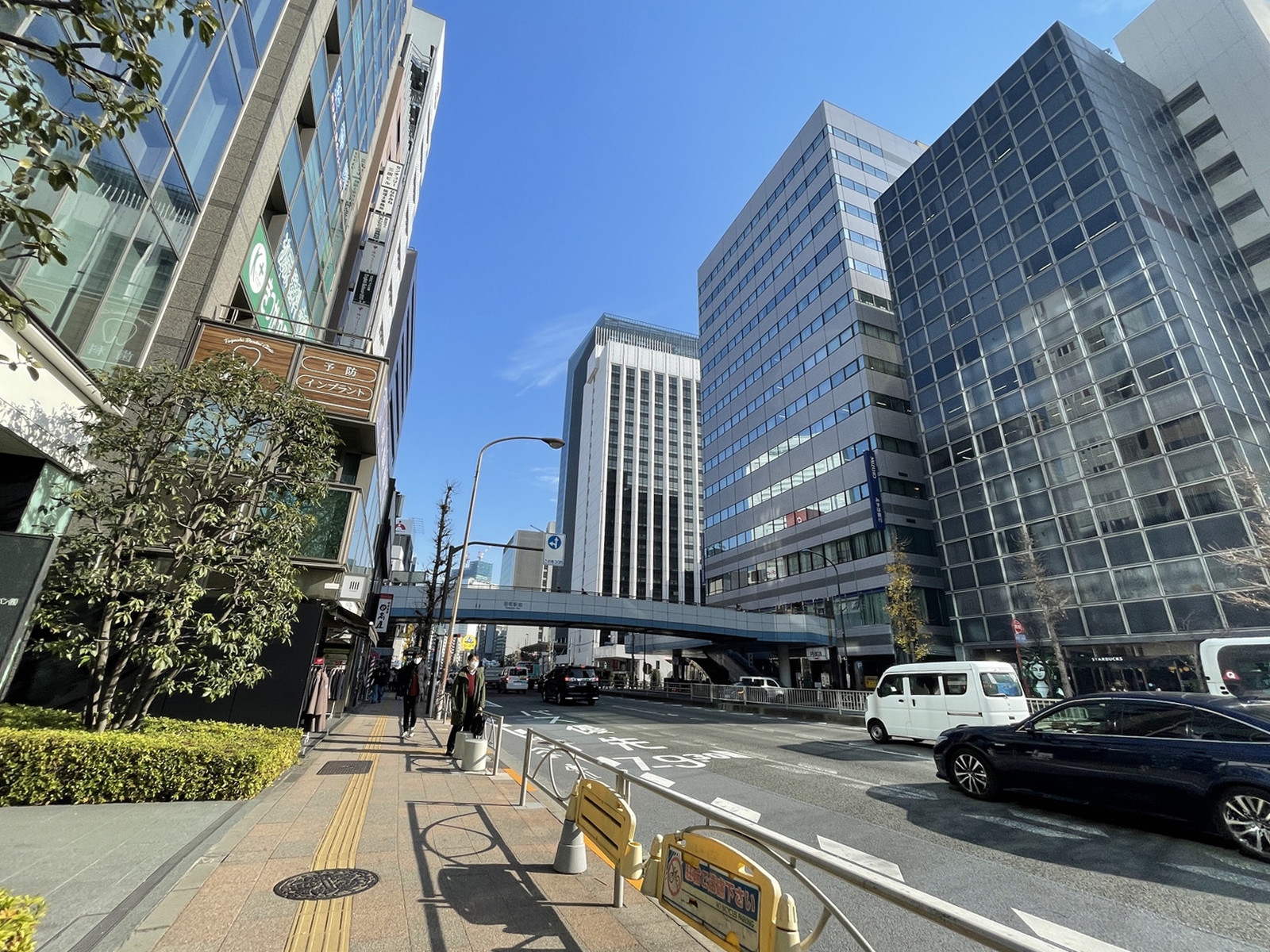 田町センタービル前面の第一京浜