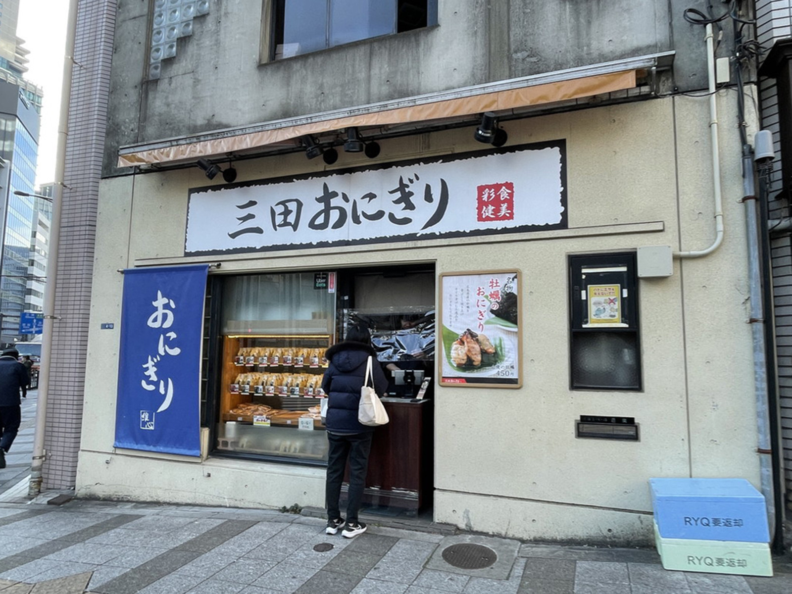 周辺には飲食店が点在